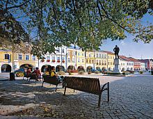 Pomník Bedřicha Smetany na dolním konci Smetanova náměstí, zdroj: archív Vydavatelství MCU, foto: Libor Sváček